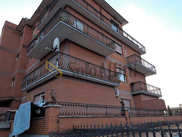 Via Barzio 15 trilocale 80mq