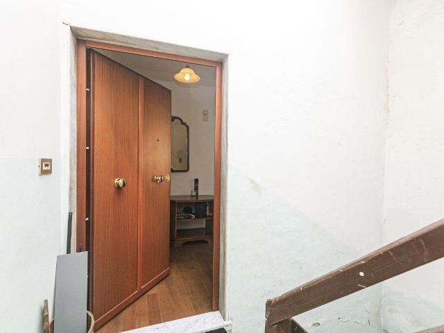 Via Beata Chiara 13 6 vani 110mq