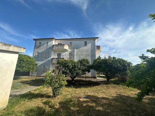 Via Biancospino 4 trilocale 378mq