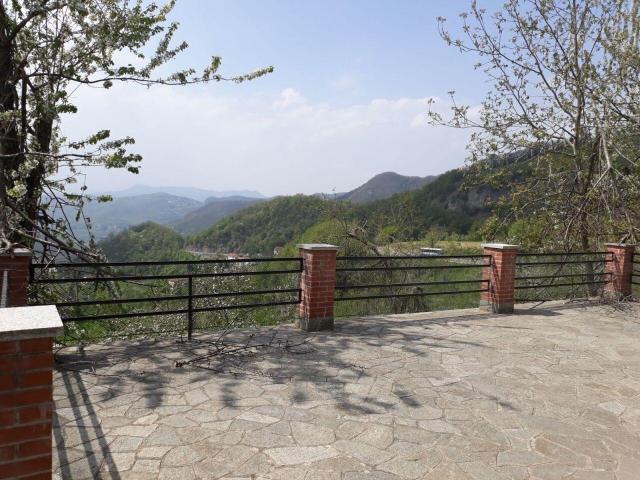 Via Busalla 5 vani 75mq
