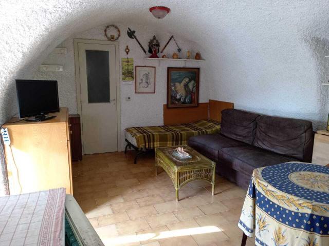 Via G. Ughetto 3 bilocale 38mq