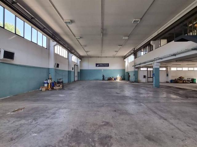 Via G. Curioni 4 8 vani 1275mq