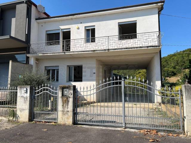 Via G. Matteotti 35 5 vani 142mq