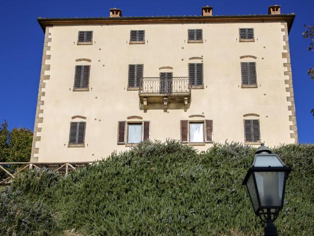 VIA GORIZIA ROCCATEDERIGHI 11 vani 600mq