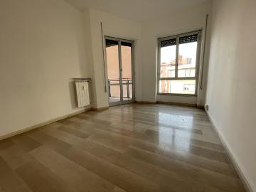 Via Gaetano Barbareschi 205 5 vani 68mq
