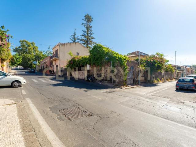 Via Galermo 152 10 vani 234mq