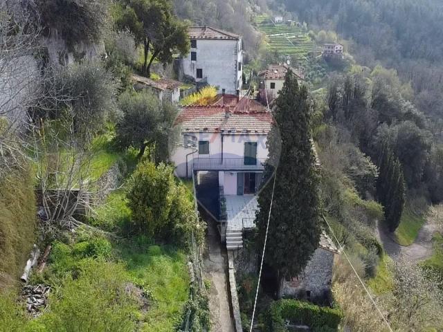 Via Garibaldi, loc.Cocciglia 5 vani 100mq
