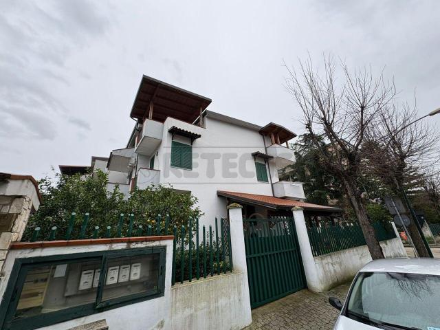 Via Giudice Falcone 7 vani 400mq
