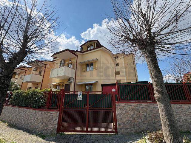 Via Giudice Falcone 7 vani 250mq