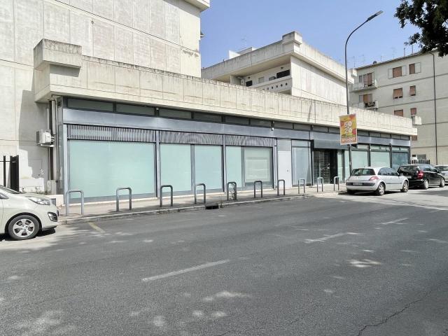 via Giulio Cesare TIRO A SEGNO 14 vani 253mq