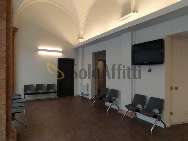 Via Giulio Cesare Beccaria 7 vani 180mq