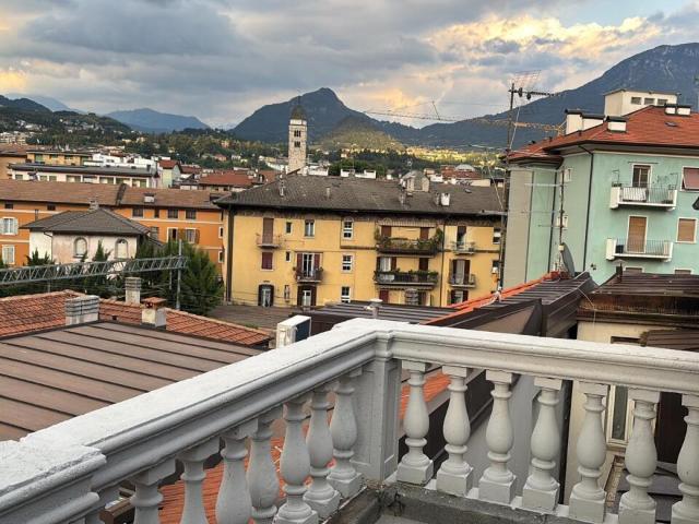 Via Giuseppe Canestrini 6 vani 120mq