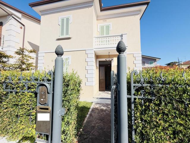 Via Giuseppe Garibaldi 8 vani 130mq