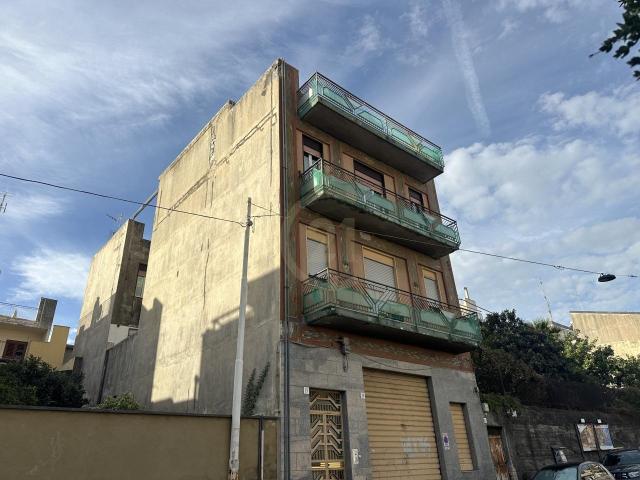 Via Giuseppe de Felice 27 quadrilocale 115mq