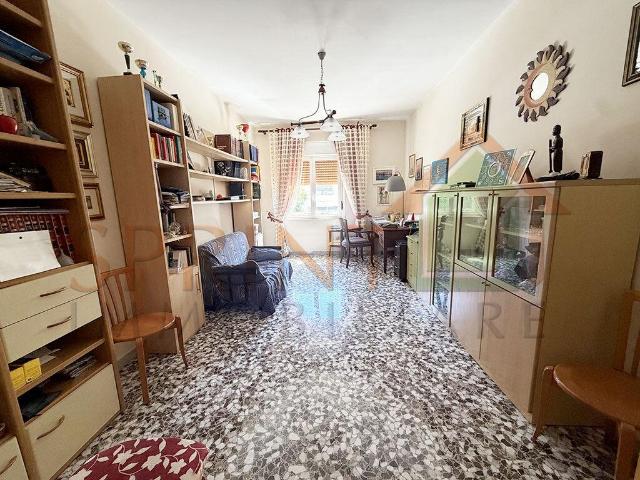 Via Giuseppe di Vittorio 18 5 vani 136mq