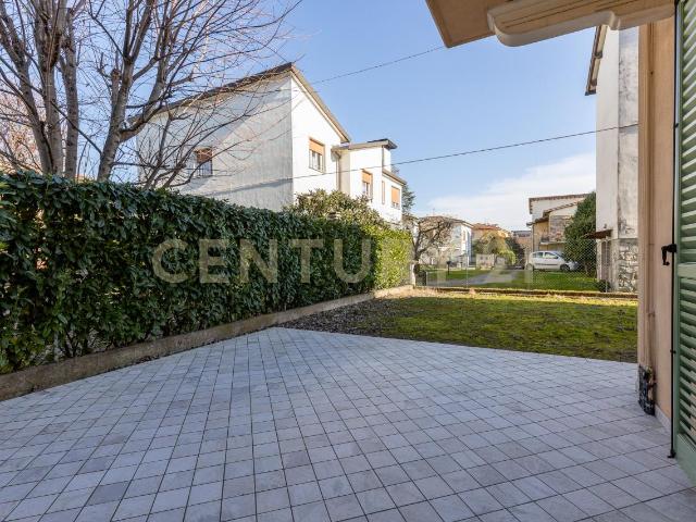 Via Giuseppe Ungaretti 299 66mq