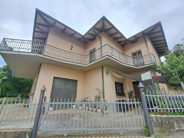 Via Giacomo Puccini 9 vani 252mq