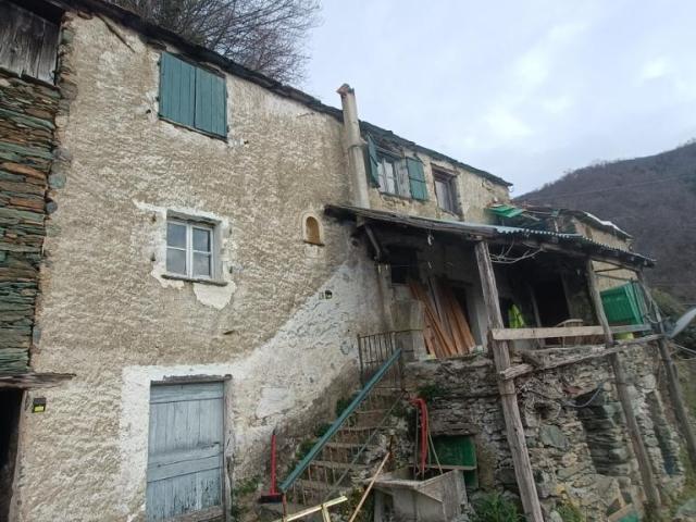 Via Gino Pellegrini 10 7 vani 150mq