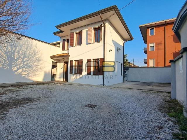 Via Giovanni Battista Dalla Libera 7 80mq