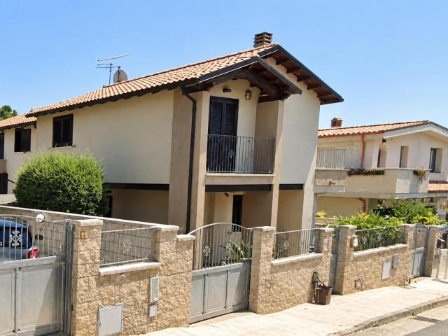 Via Giovanni Falcone 48 6 vani 135mq