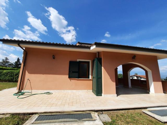 Via Giro Dei pini 7 6 vani 180mq