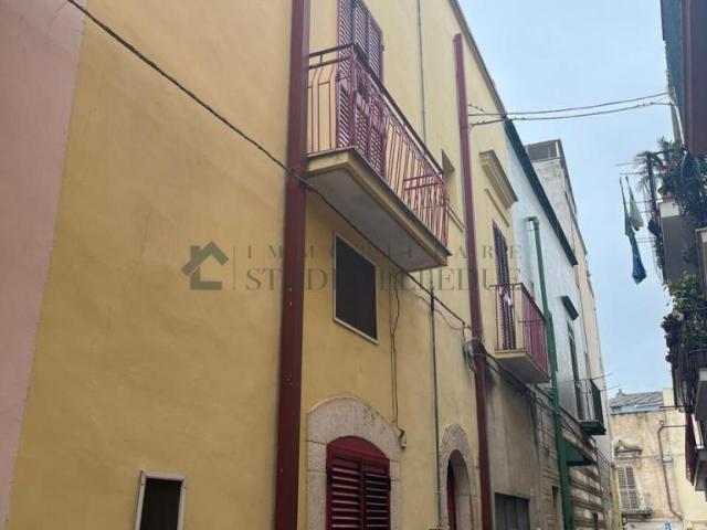 VIA GRECI 12 trilocale 85mq