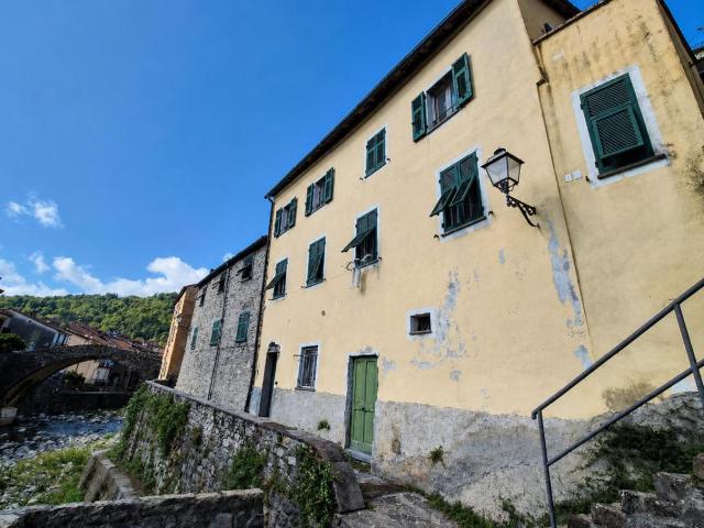 Via Gresino 28 trilocale 67mq