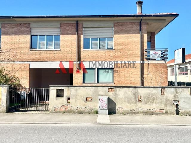 Via D´acquisto Salvo 6 vani 187mq