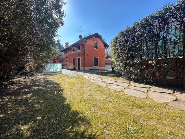 Via Dotti 16 353 16 vani 417mq