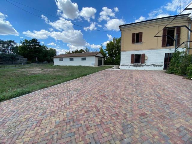 via dozza 39 8 vani 320mq