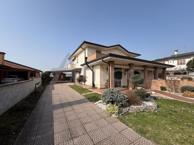 Via Don Minzoni RO 5 vani 125mq