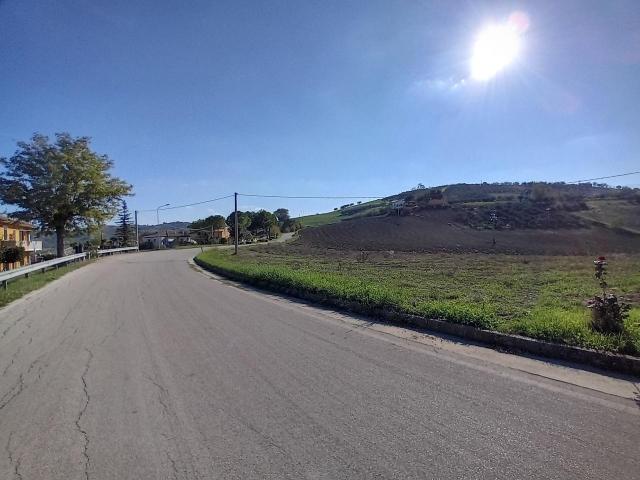 Via Don Rocco D´Alessandro 47 21400 vani 21400mq