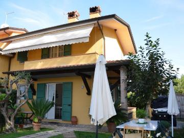 Villa Indipendente in vendita a Forte dei Marmi - Giardino