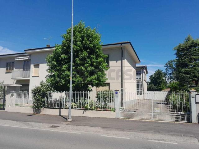 Via Donato Bramante 130 5 vani 195mq