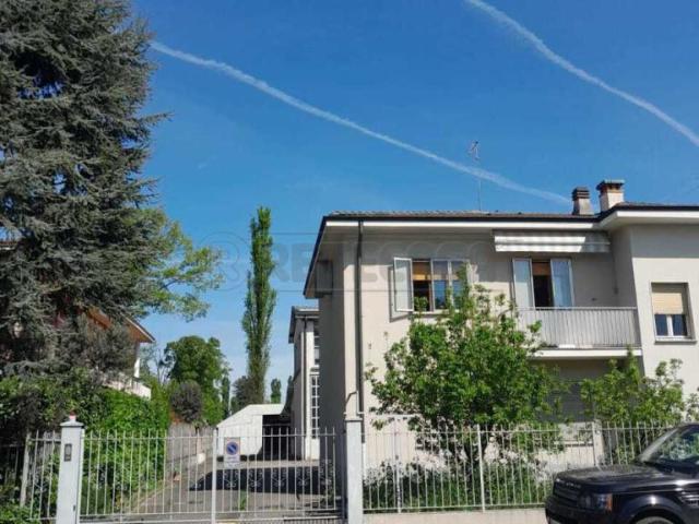 Via Donato Bramante 130 quadrilocale 195mq