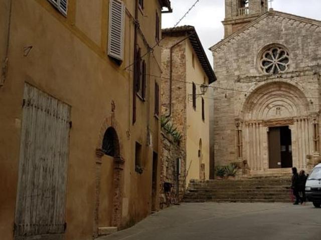 Via Dante Alighieri 12 vani 550mq