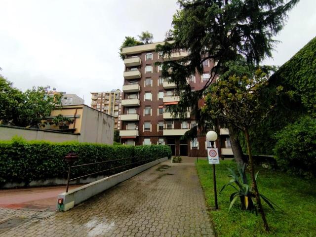 Via Decembrio 25 trilocale 120mq