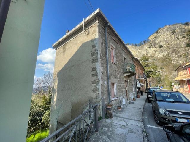 Via Decio Raggi 13 10 vani 156mq