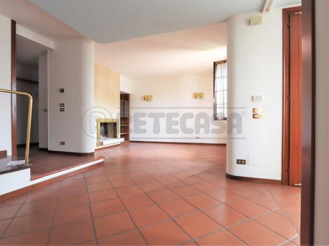 Via degli Eroi 11 vani 326mq