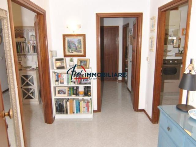 Via degli Scarronzoni 9 30 6 vani 110mq