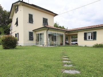 Via dei Berti 6 vani 215mq