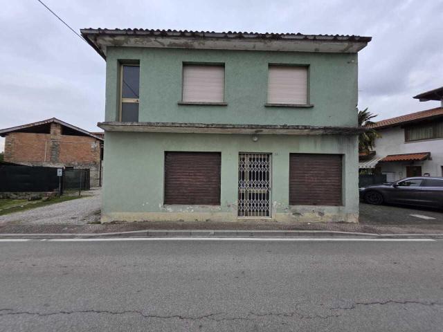 Via dei Cavalieri Tentonici 30 trilocale 77mq