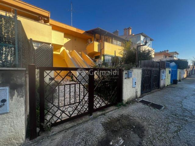 Via dei Faggi 52 trilocale 52mq