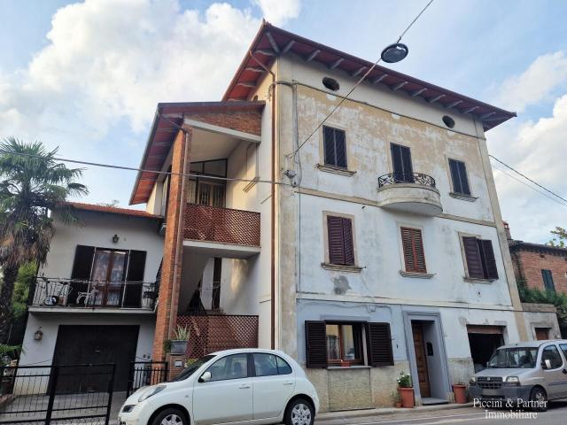 Via dei Partigiani 57 5 vani 100mq