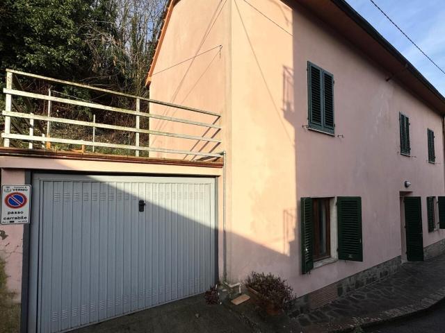 Via del Bisenzio 5 vani 120mq