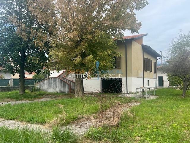 Via del Casone 24 9 vani 195mq