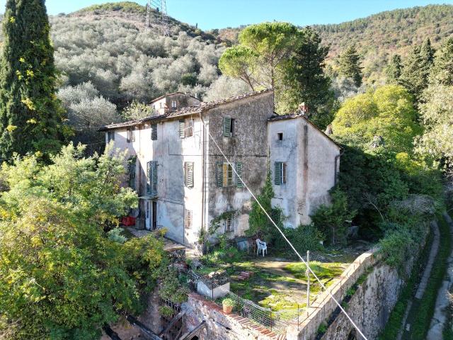 Via del Cimitero Diciannovesima 532 22 vani 600mq