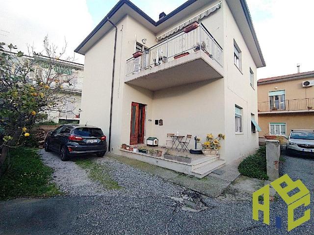 Via del Cotone ROSIGNANO SOLVAY quadrilocale 110mq