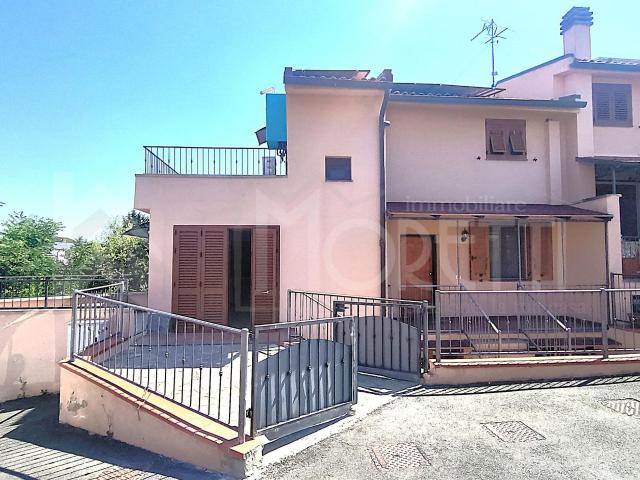 Via del Pino 5 vani 140mq