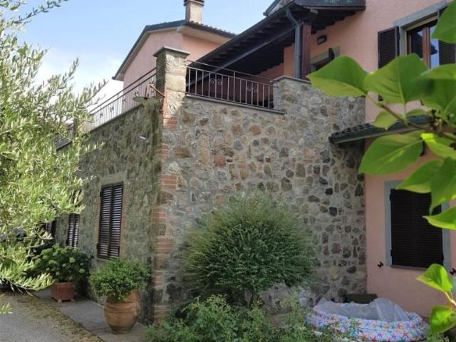 Via del Poggio 6 vani 135mq